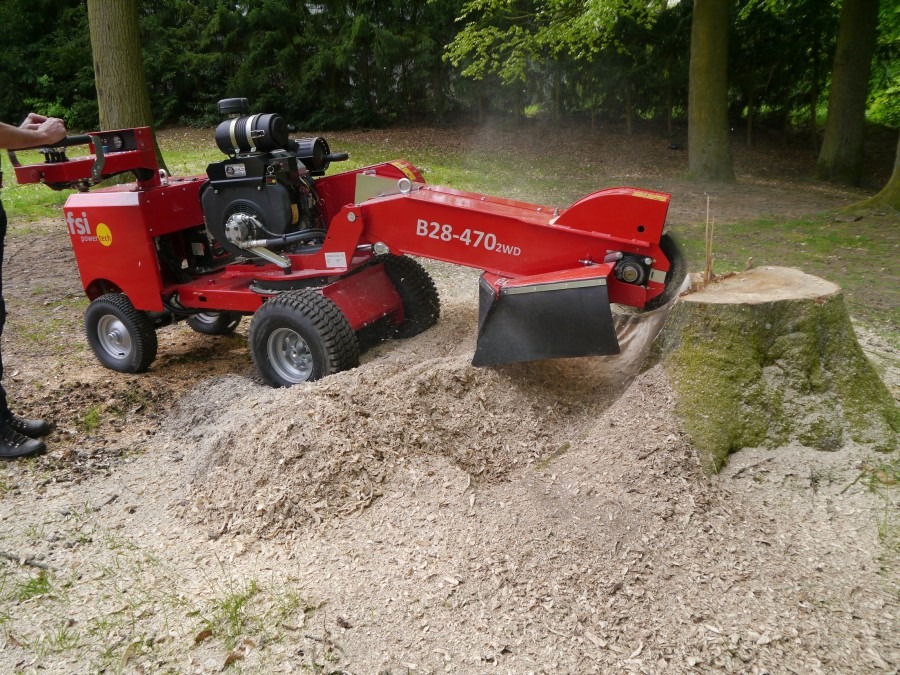 rognage de souche par broyage mécanique pour libérer un terrain paysager proprement à sanvignes les mines.